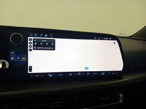 Used 2024 Chevrolet Traverse LS image 5