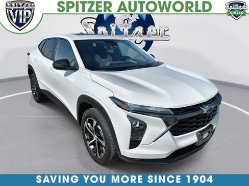 Used 2024 Chevrolet Trax RS w/ Sunroof Package FWD image 1