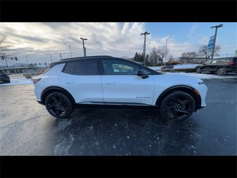 Certified 2024 Chevrolet Equinox EV RS image 9