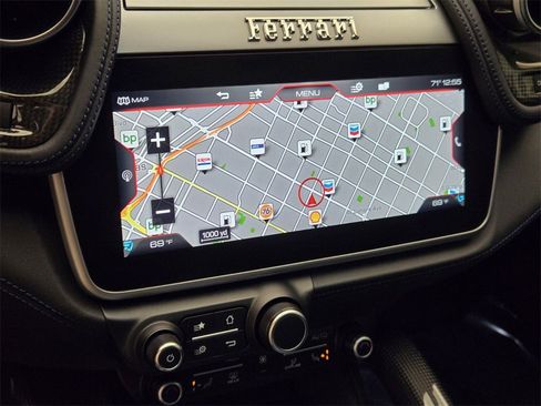 Used 2018 Ferrari GTC4Lusso image 38