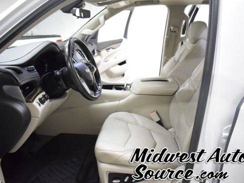 Used 2019 Cadillac Escalade Premium Luxury AWD/4WD image 16
