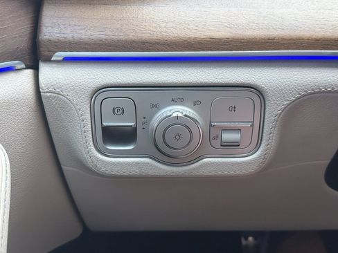 Used 2022 Mercedes-Benz GLS 450 4MATIC image 31