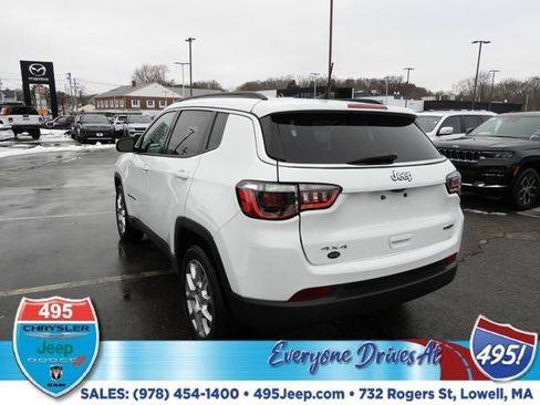Used 2022 Jeep Compass Latitude image 3