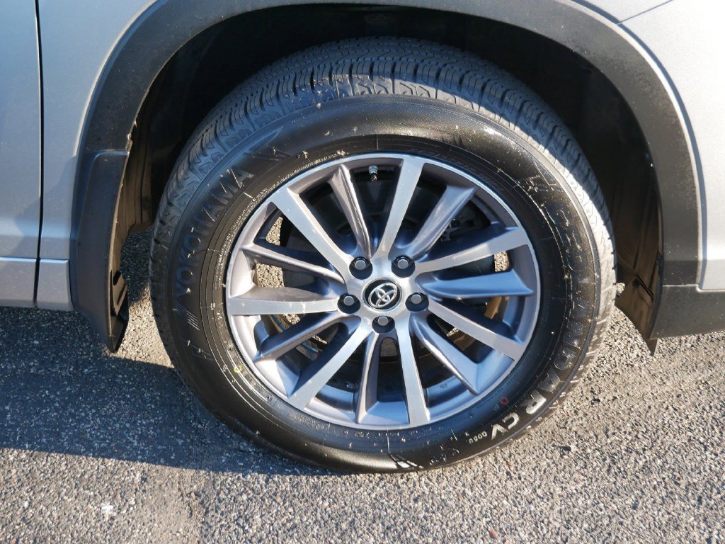 Used 2017 Toyota Highlander XLE AWD/4WD image 8