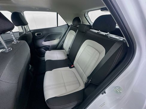 Used 2025 Hyundai Venue SEL FWD image 26