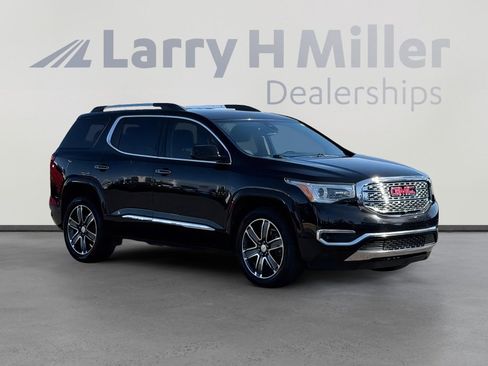 Used 2017 GMC Acadia Denali w/ Technology Package FWD image 8