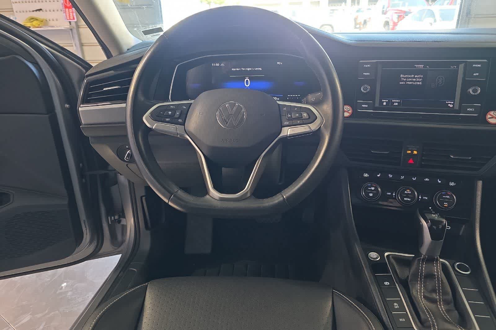 Used 2024 Volkswagen Jetta SE FWD image 16