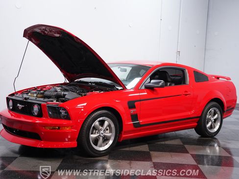 Used 2005 Ford Mustang GT RWD image 25