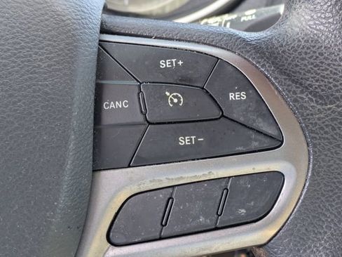 Used 2019 Jeep Cherokee Latitude w/ Popular Appearance Group image 26