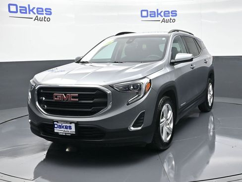 Used 2020 GMC Terrain SLE w/ Driver Convenience Package image 3
