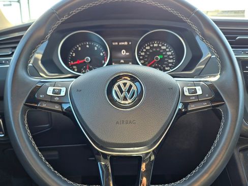 Used 2021 Volkswagen Tiguan SE FWD image 25