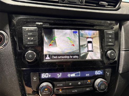 Used 2020 Nissan Rogue SV w/ Premium Package image 18