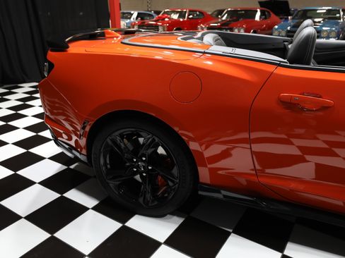 Used 2020 Chevrolet Camaro SS image 28