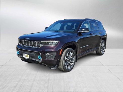 Used 2022 Jeep Grand Cherokee Overland w/ MOPAR Finishing Package image 4