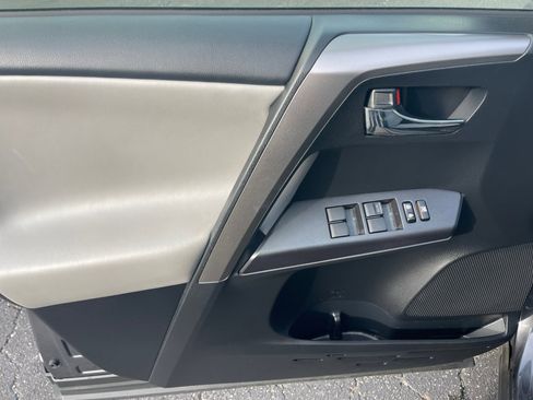 Used 2018 Toyota RAV4 XLE image 32