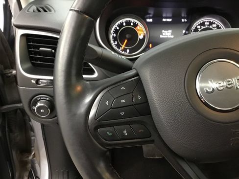 Used 2021 Jeep Cherokee Trailhawk w/ Sun & Sound Group AWD/4WD image 14