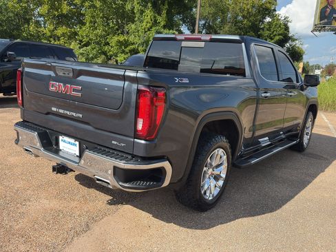Used 2021 GMC Sierra 1500 SLT w/ SLT Premium Plus Package AWD/4WD image 4