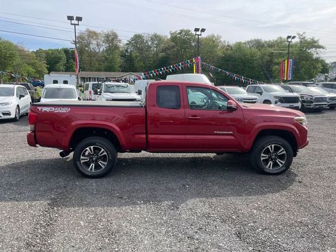 Used 2016 Toyota Tacoma TRD Sport AWD/4WD image 4
