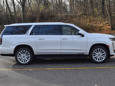 Used 2023 Cadillac Escalade ESV Luxury image 10