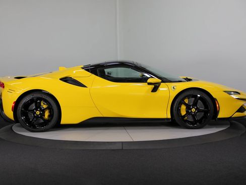 Used 2025 Ferrari SF90 Spider AWD/4WD image 9