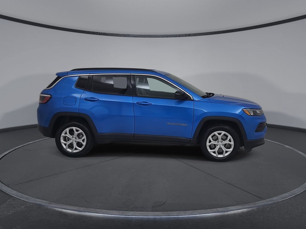 Used 2024 Jeep Compass Latitude AWD/4WD image 19