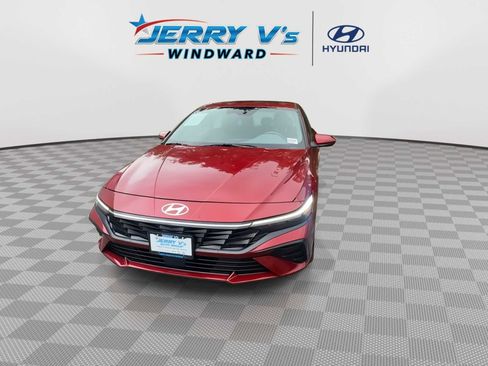 Used 2024 Hyundai Elantra SEL w/ Convenience Package image 3