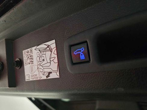 Used 2022 Toyota Sienna XSE w/ XSE Plus Package image 23