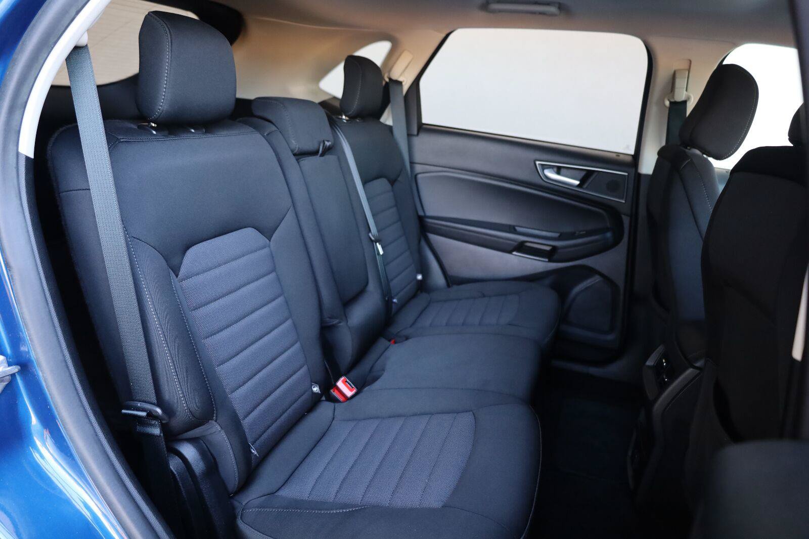 Used 2020 Ford Edge SE FWD image 24