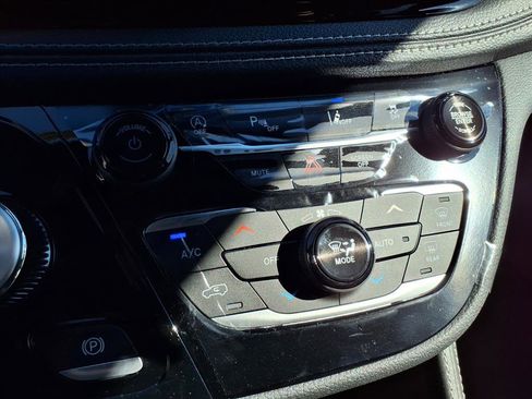 New 2026 Chrysler Pacifica Limited w/ Uconnect Theater Family Group image 7