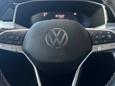 New 2026 Volkswagen Taos SE FWD image 21
