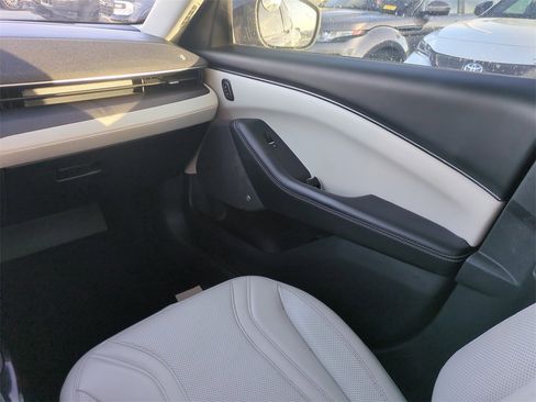 Used 2022 Ford Mustang Mach-E Premium image 18