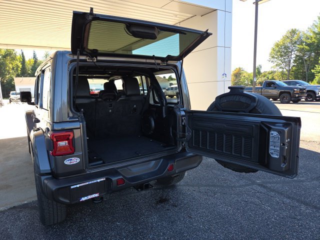 Used 2022 Jeep Wrangler Unlimited Sahara AWD/4WD image 19