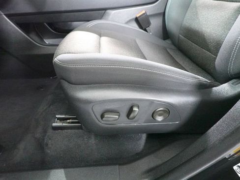 Used 2024 Chevrolet Traverse LT image 11