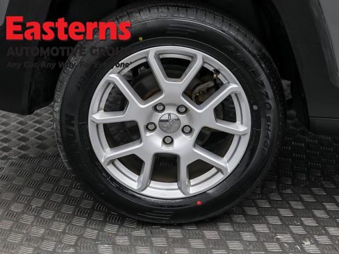 Used 2021 Jeep Renegade Latitude image 30