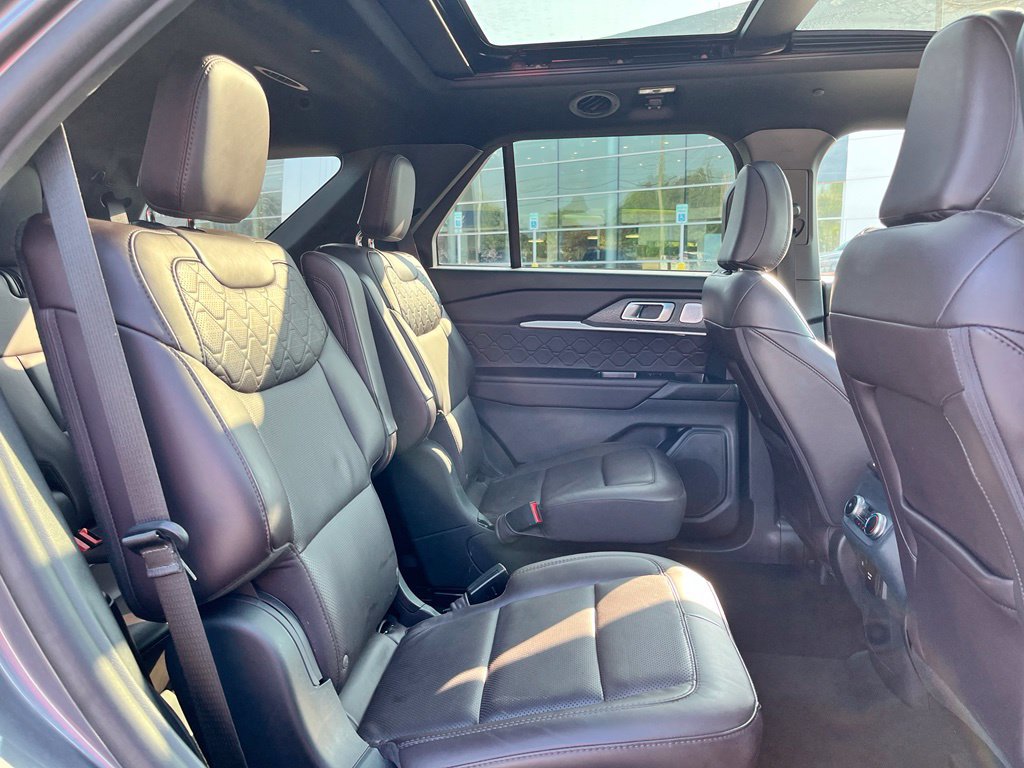 Used 2025 Ford Explorer Platinum w/ LUX Leather Package AWD/4WD image 10