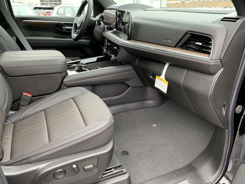 New 2025 Chevrolet Tahoe High Country w/ Sun And Tow Package image 30