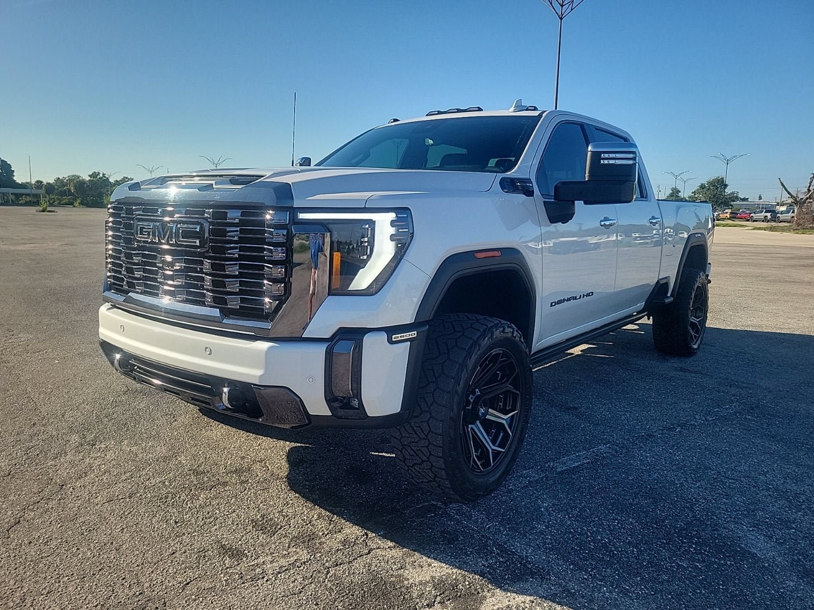 Used 2024 GMC Sierra 2500 Denali Ultimate AWD/4WD image 2