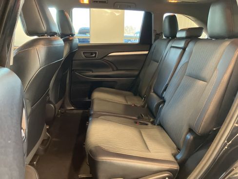 Used 2018 Toyota Highlander AWD V6 image 22