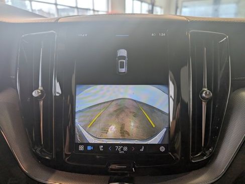 Used 2022 Volvo XC60 B6 R-Design w/ Advanced Package image 22