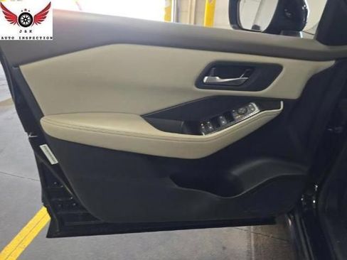 Used 2025 Nissan Rogue SV FWD image 4