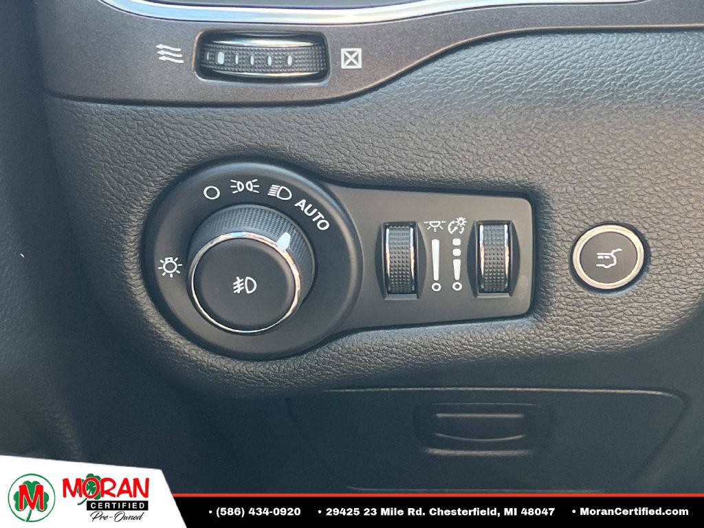 Used 2022 Jeep Cherokee Trailhawk w/ Comfort/Convenience Group AWD/4WD image 26