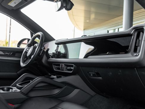 Used 2024 Porsche Cayenne Turbo image 46