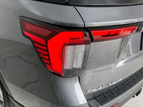 Used 2025 Ford Explorer Platinum RWD image 38