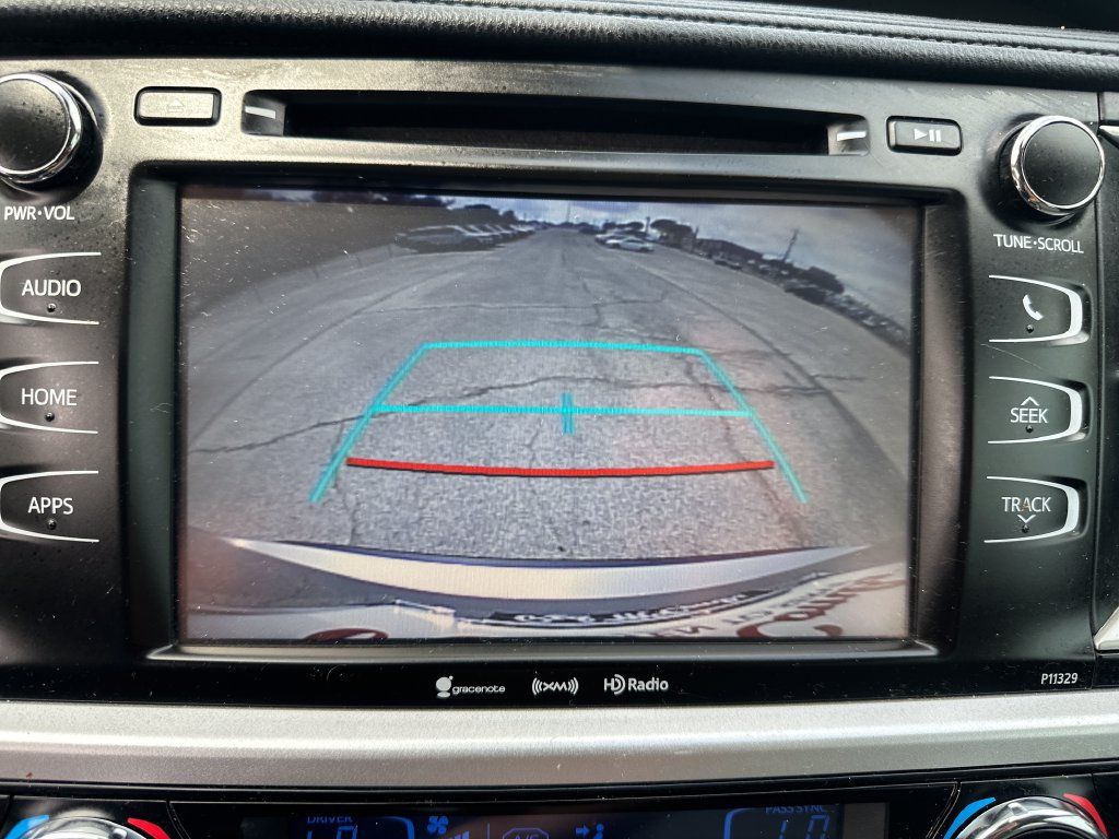Used 2017 Toyota Highlander Plus FWD image 14