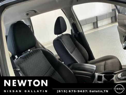 Used 2019 Nissan Rogue SV w/ Premium Package FWD image 15