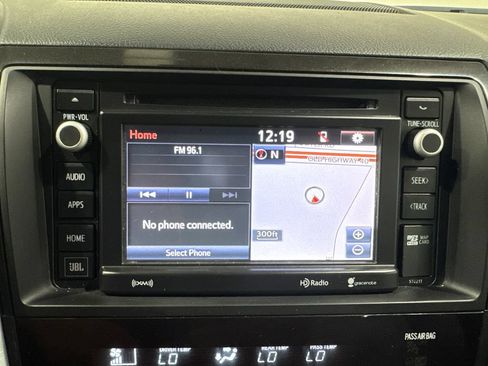 Used 2018 Toyota Sequoia Platinum AWD/4WD image 3