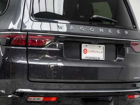 Used 2022 Jeep Wagoneer Series III RWD image 14