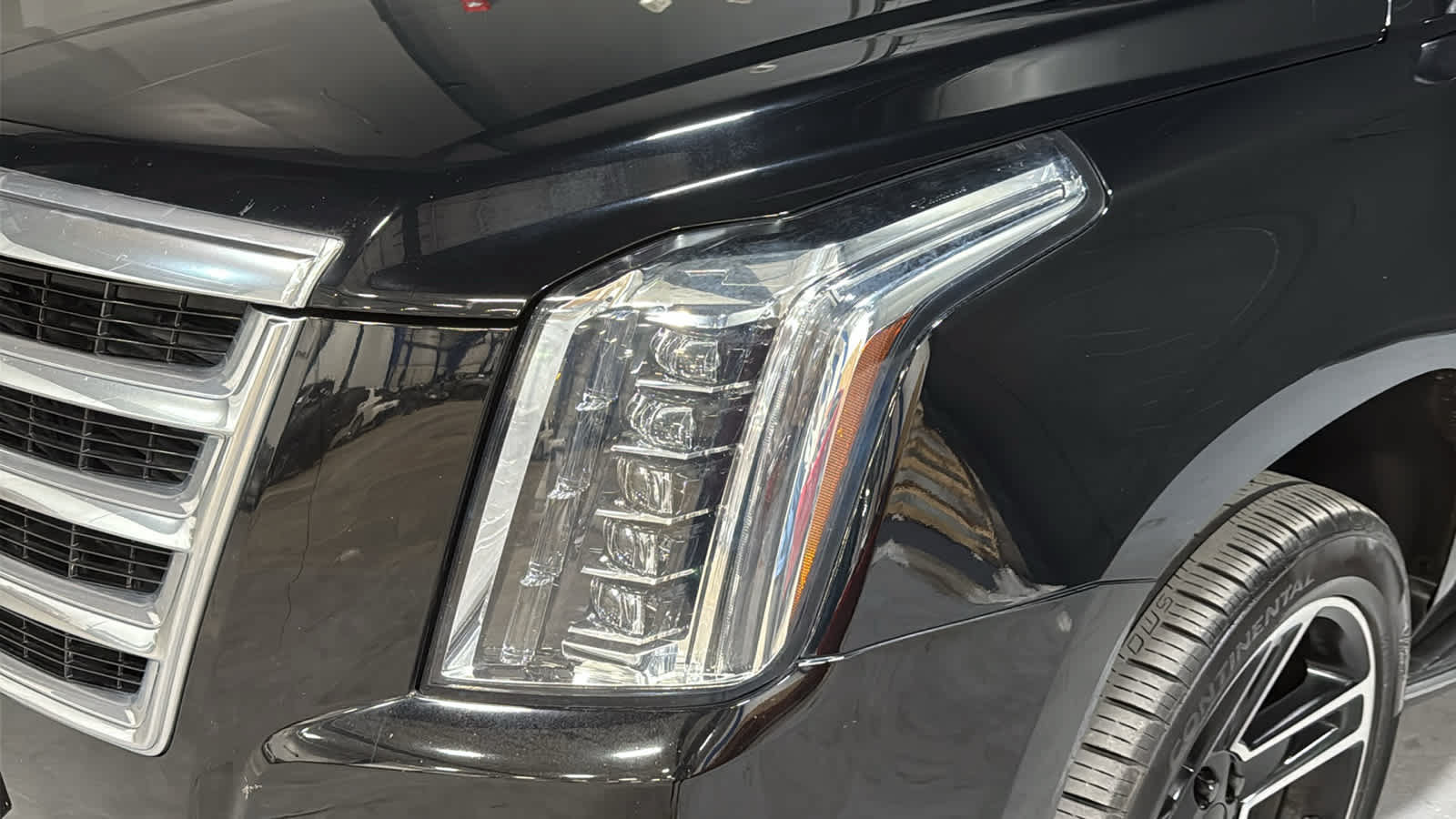 Used 2019 Cadillac Escalade Luxury AWD/4WD image 7