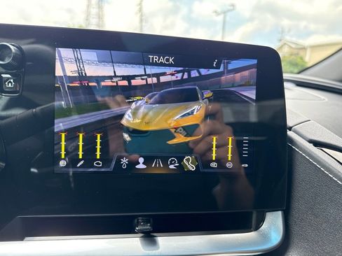 Used 2025 Chevrolet Corvette Stingray Preferred Cpe w/ Z51 Performance Package RWD image 31