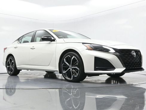 Used 2024 Nissan Altima 2.5 SR w/ SR Premium Package AWD/4WD image 45